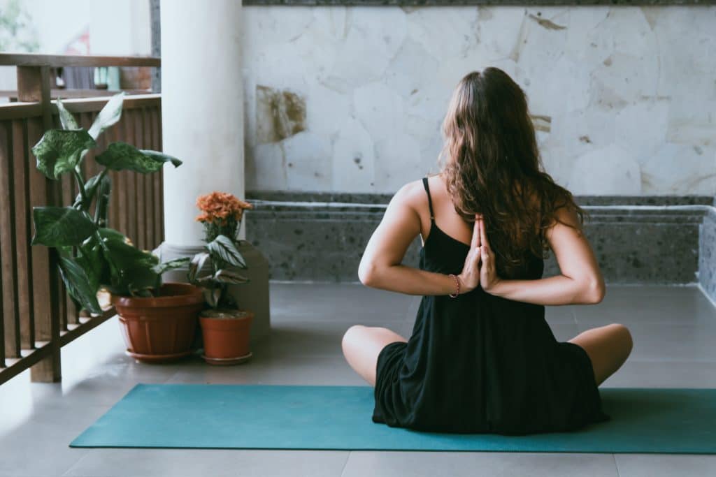 Coronavirus : Le bien-être en télétravail avec une séance gratuite de Yoga