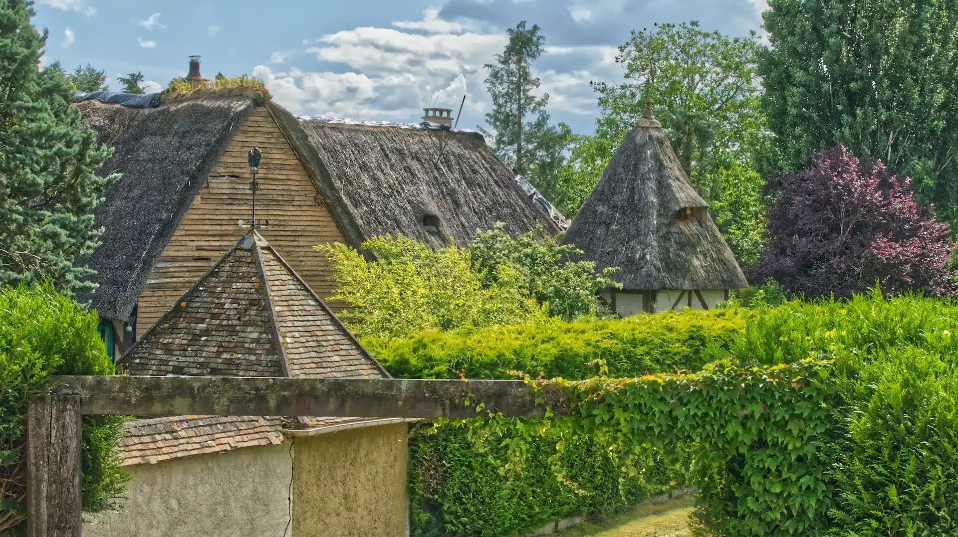 maison toit de chaume dans l'eure